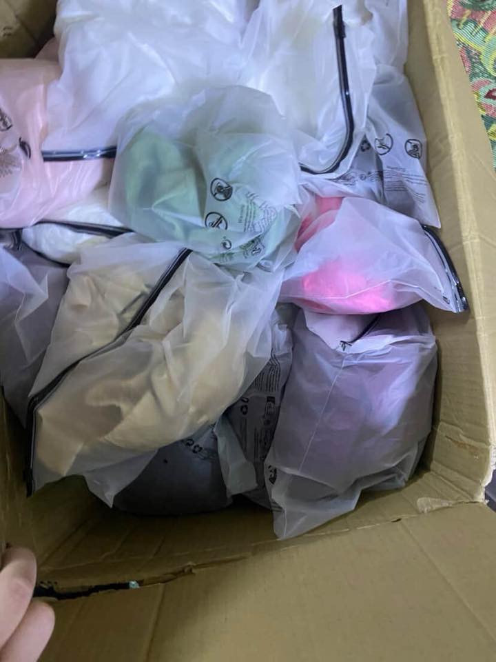 السلام عليكم
عيني عندي شلعة كراتين شي ان 2 منهم منزلي سي وان ناعم و2 منهم مكس ملابس نسائيه اشتريتهم وردت افتح بيهم مشروع بس زوجي  رفض ومقبل  وحايرة وين اوديهم لان  مكان هم ماعندي عنواني شهداء البياع وهذه رقم ***********
