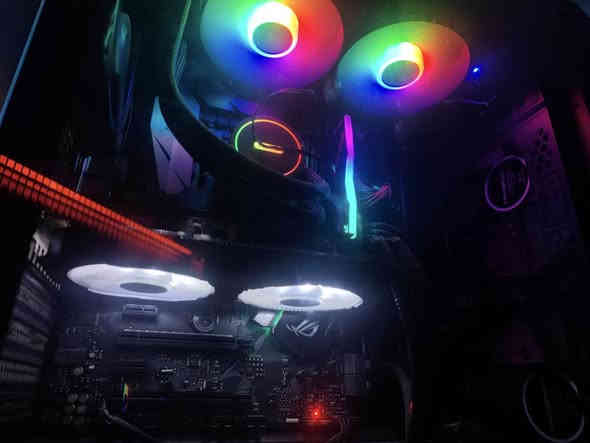 تجميعه للبيع كامله مكمله ان شاء الله
مع جميع الكراتين جاهزه لان مجمعها جديده و ضميتها اشهر عديده بدون اي استخدام
مواصفات
مذربورد واضح نوعه بالصور من ايسوس روج ستركس

معالج RYZEN 5-3600 بعدد 12CPU توربو 4.20GHz 
المعالج تم اضافه له جهاز التبريد السائل الاحترافي 

كرت الشاشه من GALAX نوع RTX 2060 دبل فان ضوئي حجم 6GB قابل لكسر السرعة OC 
باور سبلاي سمارت قدره 600W  ار جي بي
رام حجم 8GB  و هارد سعه تيرا 
كيبورد ميكانيكل مع تج باد كبير كهربائي مبرد احترافي 
مع مثبت سماعات 
كيس 4 فانات RGB 
جميع الكراتين للقطع موجوده تقريبا 
اكيد الكيس فول لكافه الكيمنك و برامج الهندسه و المونتاج 
السعر ٥٣٥ الف فقط 
بغداد العنوان
تواصل*********** بغداد
