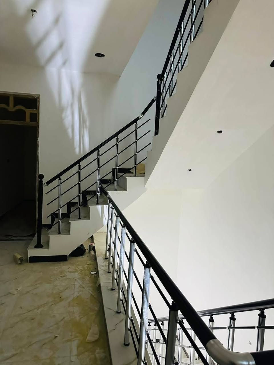 يعلن معمل بركات الزهراء
بأسعار تنافسية عن عمل جميع المحجرات والابواب 🚪والشبابيك🪟والكاونترات 
وبافضل المواد المستخدمه وافضل الشركات التركية
 ابواب وشبابيك (عازل للصوت - عازل للغبار - عازل للحرارة )
يتوفر جميع الالوان (ابيض - صاجي - اسود- رصاصي-شمباني)
العمارة حي الشهداء السايدين قرب مول سيد جابر
ضمان 5سنوات😘👍 
خدمات النقل والربط مجاني🤩
للمزيد من المعلومات 
اتصل☎️ على الارقام التالية :
حسن علي. ***********
***********
#معامل العمار
#الجميع
#المنيوم
#الجميع
