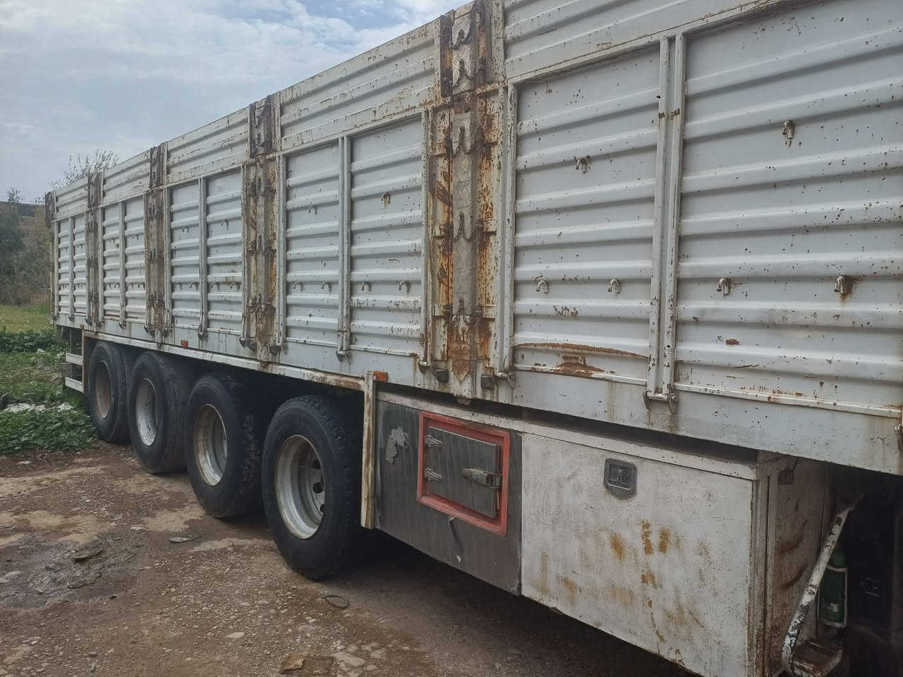 عربانه للبيع تريله عراق موديل 2017للاستفسار0773 455 1604
