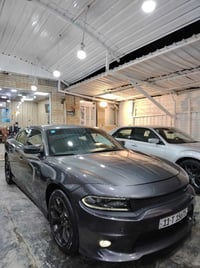 من رخصة الادمن اليدور جديد ونظيف وسياره مال جني ومابيها اي نقص هاي الس...