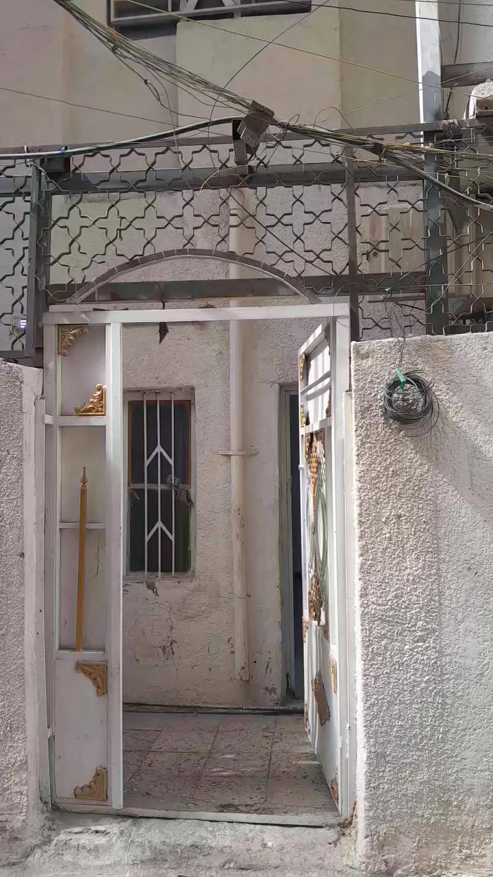 نصف قطعه للايجار طابق واحد مراجعة مكتب الجوادين 🏢 العقار بإدارة أحمد العلياوي ***********قطاع ٤
