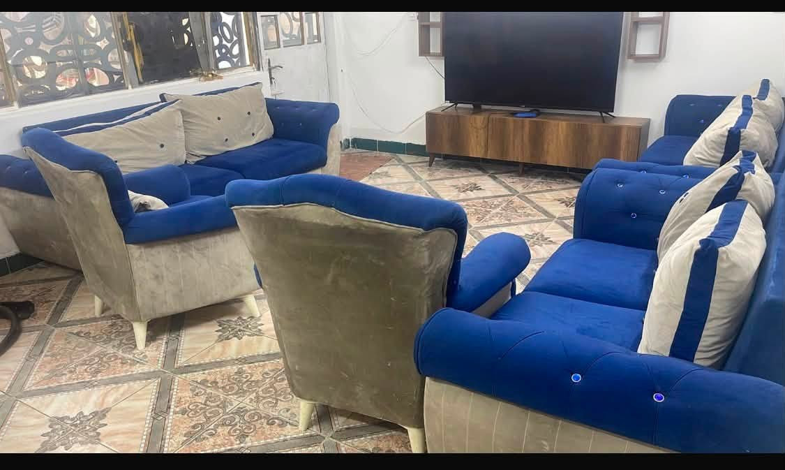 غراض مستعمله ونظيفه جدا واطيك ضمان بيهن التخم أب 600 الف تركي الطباخ 150 الف والغساله 250 الف وبيهن مجال وهذا تلفوني ***********
