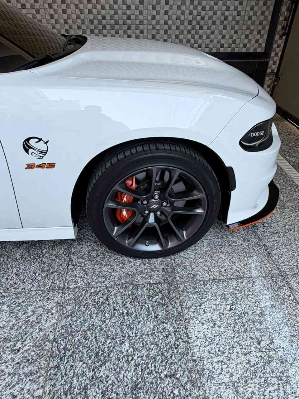 دوج جارجر (RT ) Last Call. النسخة الأخيرة. 
نسخة SRT سكات باك .
........
الموديل : 2023 . (وارد كندي ) .
المحرك : 8سلندر هيمي 5700
العداد : 19 الف .
اللون : ابيض ناصع .
الرقم  : بغداد تحويل مباشر .

 المواصفات:                
* فتحة سقف (سلايد ).
* ⁠تو يل 4x2.
* مرايا هيتر .*  
* مكابح رياضية (برمبو) . 
* لايت زينون . 
* كاميرا خلفية . 
* تخم تاير جديد . 
* كزوز سستم . 
* حساسات خلفية . 
* ويل كروم سكات باك  قياس 20 أنج .
* سستم صوت ALPINE . 
* ⁠شاشة كاربلي .
* تشغيل عن بعد . 
* مقاعد رياضية .
* دخول ذكي بدون مفتاح .
* المقاعد الأمامية تدفئة . 
* المقاعد الخلفية تدفئة . 
* نظام خرائط GPS . 
*نظام سبورت .
* مثبت سرعة (ميموري ). 
* شاشة كبيرة قياس 8.4 أنج اوپشنات SRT 
* تدفئة ستيرن . 
*فول تحكم استيرن جهتين . 
* كير شفتر بالستيرن . 
* جناح خلفي . 
* بلوتوث تلفون . 
* محدد سرعة . 
* ⁠السيارة كفالة عامة حتى الدعاميات 
 بجم كبس .
* ⁠فقط تبديل جاملغ امام ايسر بلادي نفس اللون والسيارة بدون قطرة صبغ .
* ⁠بيها اضافات ؛
* فجوج برمبو brembo srt
* ⁠دبات صوت  تحكم ريمونت (Ht Power ).
* ⁠لايتات اوراكال متحرك ومتغير على النقال .
* استيرن مع الدركة اس ارتي .
متحرك و متغير الالوان على النقال . 
* ⁠ويل كب كروم قياس 20انج (سكات باك ).
السعر ؛325$ بيها مجال 
بيع او مراوس 
مكان السيارة : البصرة 
***********
