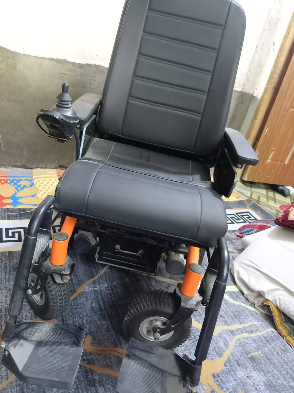 عربانة شحن للبيع جديدة للتواصل ***********
