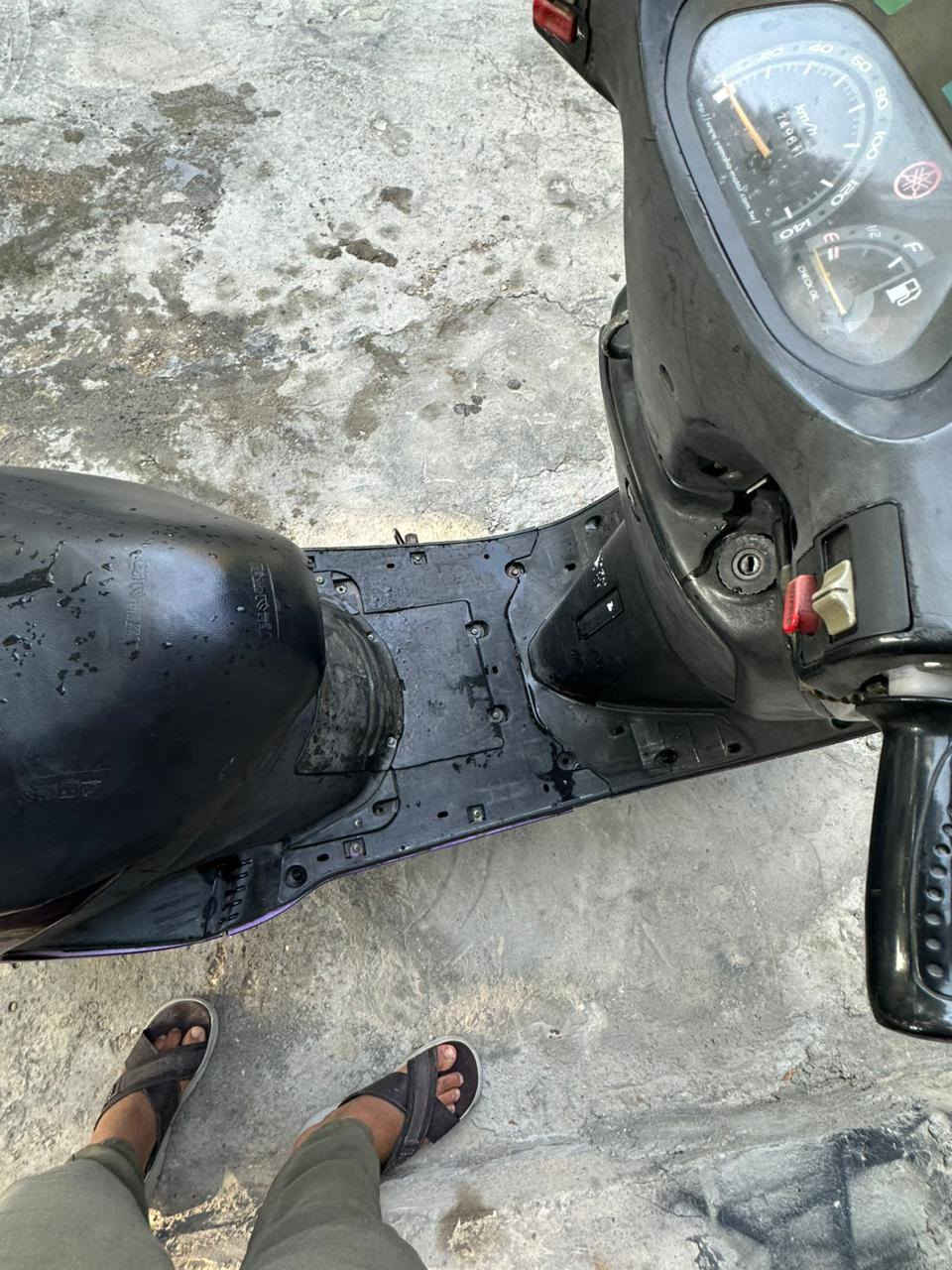 سلام عليكم دراجه فراشه فحل كرستال ياباني ما مفتوحه نضيفه
مكينه ما مفتوحه دراجه بيها مكينه تشك الكاع 
كهربائيات شغاله عالي ناصي بريكات تايرات جديده دبلات جديده دراجه بلاديه كلش مكينه خير من لله 
باقي التفاصيل خاص 
الرقم *********** متواجد ماسنجر وتس اب 
السعر ٤٠٠ وبيها مجال
