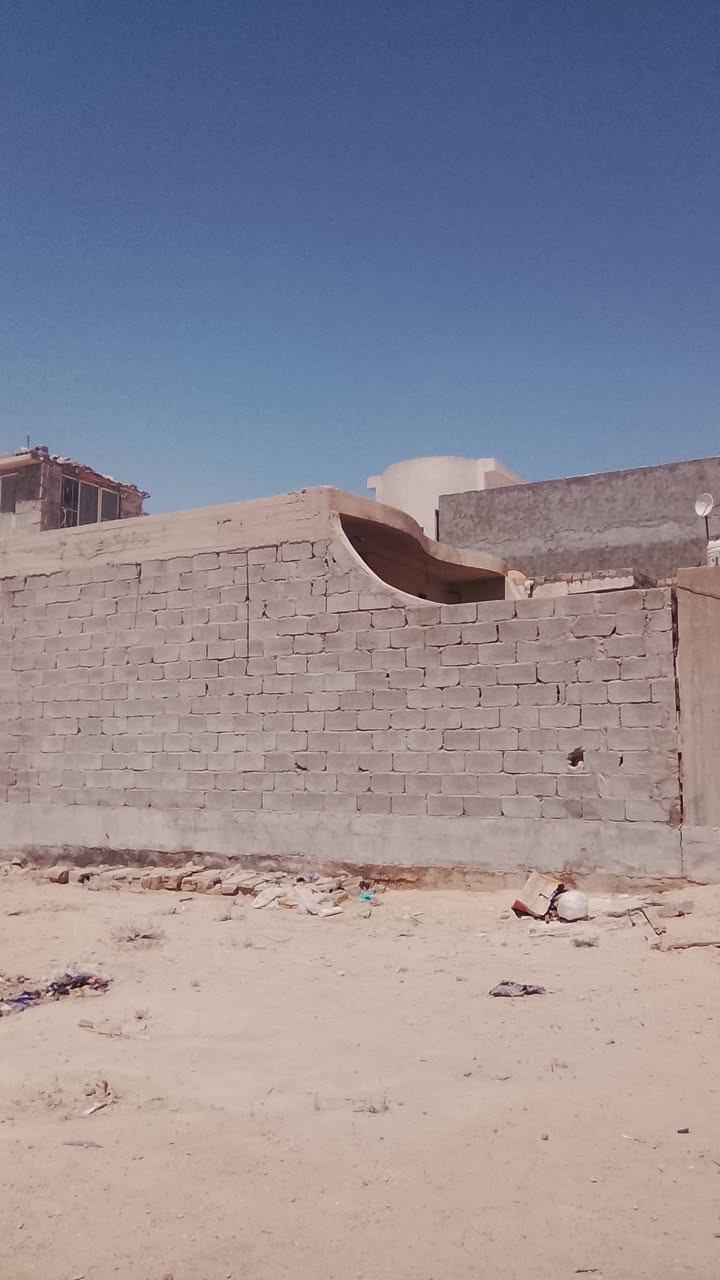 السلام عليكم بيتين للبيع
البيت الاول مساحته 125 ويصير ثاني قطعة عن الركن وعلى شارع 
البيت الثاني مساحته 75 ويصير بصف البيت الاول 
علما أن الاثنين قطعه واحده المساحه الكليه 200 متر 
السعر 180 وبيه مجال بسيط
العنوان كربلاء الانتفاضة الرابعه خلف مجمع الدره بضبط 
***********
