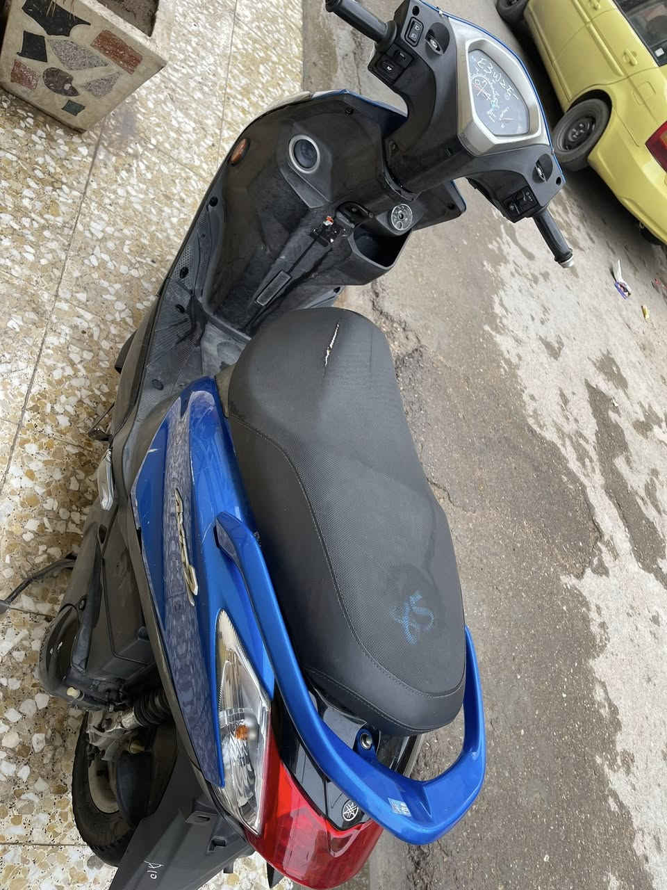 سلام عليكم دراجة اكزز حديث نوزل الدراجة جديدة بعدهة صار شهر من نازلة من الرمبة سعر مليون 50 
***********
