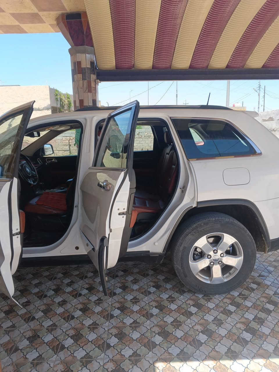 سيارة جيب لاريدو13بغداد خليجي كفالة عامة وباسمي فول مواصفات الشراي يراسل اويتصل***********

