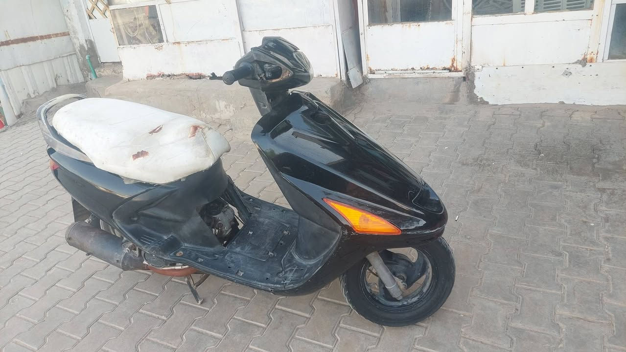 سلام عليكم دراجه فراشه للبيع كهربائية  كله شغاله دراجه مجفته تجفيت اصلي دراجه كل نقص ما بيه مكلف بلنشر هذه رقم صاحب الدراجه *********** السعر 300 وبيه مجال قليل حق الجيه مكان نجف حي الميلاد
