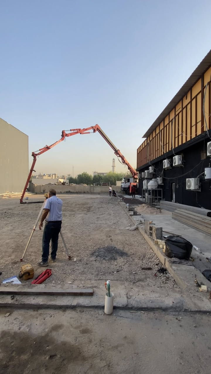 🏗️ قيد التنفيذ: المباشرة بأعمال التأسيس والصب لأحدث مشاريعنا ( ملعب بادل ومجمع ترفيهي مساحة 450 م² )

الموقع📍: بغداد / حي الجامعة / قرب جامع نجمة

تعلن شركة البروج للمقاولات والاستثمار العقاري عن بدء الأعمال الإنشائية وتأسيس البنية التحتية لأحد أحدث مشاريعها والذي يتم تنفيذه وفقاً لأعلى المواصفات.

*دقة ملاعب البادل تبدأ من استواء الأرضية؛ تحرص كوادرنا الهندسية على تهيئة الموقع بأعلى درجات الدقة عبر مراحل مدروسة تم إنجازها في الموقع حالياً:

⚙️ فقرات العمل الحالية والمواصفات الفنية:

1- أعمال الحدل والتسوية: تم حدل التربة بدقة وتوجيهها للوصول إلى حد الصلابة والمقاومة المطلوبة.

2-المسح الهندسي (التصفير): استخدام أجهزة المسح المتطورة  لضمان استواء صبة الكونكريت بنسبة 100% دون أي تفاوت أو ميول.

3- الصب الخرساني المسلح للتسوية: صب الأرضية الخرسانية بمساحة (252 م² )وبأبعاد (12 متر × 21 متر) باستخدام الخباطة المركزية. 

ترقبوا معنا المراحل القادمة للمشروع وتفاصيل الصالات الترفيهية والكافتيريا الملحقة به..

💼 مسؤولية الشركة والتزاماتنا:

1- الالتزام بالمعايير: تطبيق أدق المواصفات الهندسية والفنية في العمل.

2-الجدول الزمني: الالتزام التام بمواعيد مراحل التنفيذ والتسليم المحددة والمتفق عليها.

3- ضمان حقيقي: فترة صيانة مجانية لمدة سنة كاملة تبدأ من تاريخ تسليم المشروع.

للتواصل مع القسم الهندسي أو للاستعلام عن خدمات التنفيذ والمقاولات، يرجى الاتصال عبر الأرقام التالية:
📞 ***********
📞 ***********
#شركة_البروج #ملاعب_بادل #مشاريع_استثمارية #بناء_ملاعب #مقاولات_بغداد #هندسة_مدنية #تصفير_الأرض #مجمع_ترفيهي
