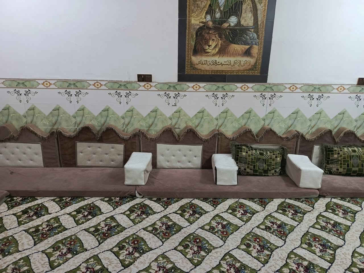 سلام عليكم جلسات للبيع نظاف رايدهن 250وبيها مجال سبع دواشك
للاستفسار *********** مكاني نجف
