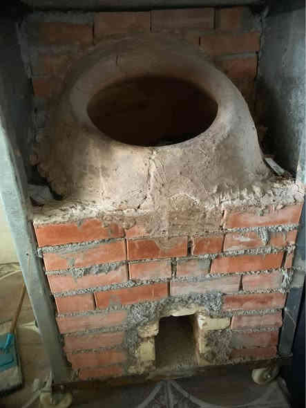 سلاوی خوای گەورەتان لێبێت ئەم تەنوورە بەردەستە شتێکی زۆر ڕێک و پێکە بەس سوور کراوەتەوە ٦ نانیە بۆ کولێرە و مەتعەم لەفەخانە گونجاوە سعریشی موناسبە هەر کەس خوازیارە پەیوەندی بکات گەیاندن بۆ سلێمانی هەیە بە پێی توانا *********** السليمانية
