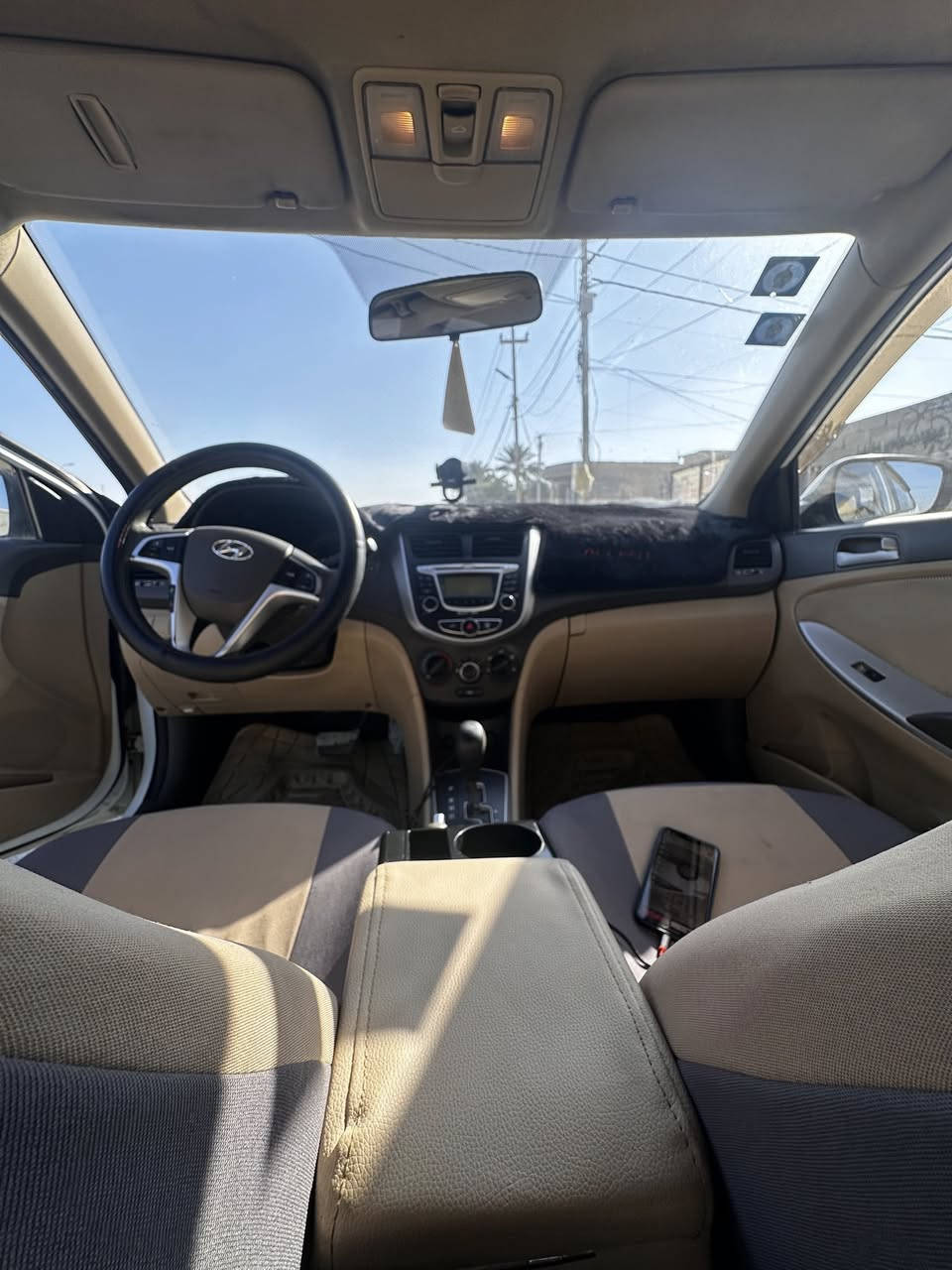 سلام عليكم …..للبيع اكسنت خليجي 2012 بلو بسمي رقم بغداد دولي  بيهه صبغ بلهلال الخلفي والباقي مكفول محرك مامتفوح 1600 قطرتين المرغوب صدر امامي وخلفي جديد تبريد شغال  تخم تاير سياره جاهز من كلشي  مكانهه الكوت  ((***********))
