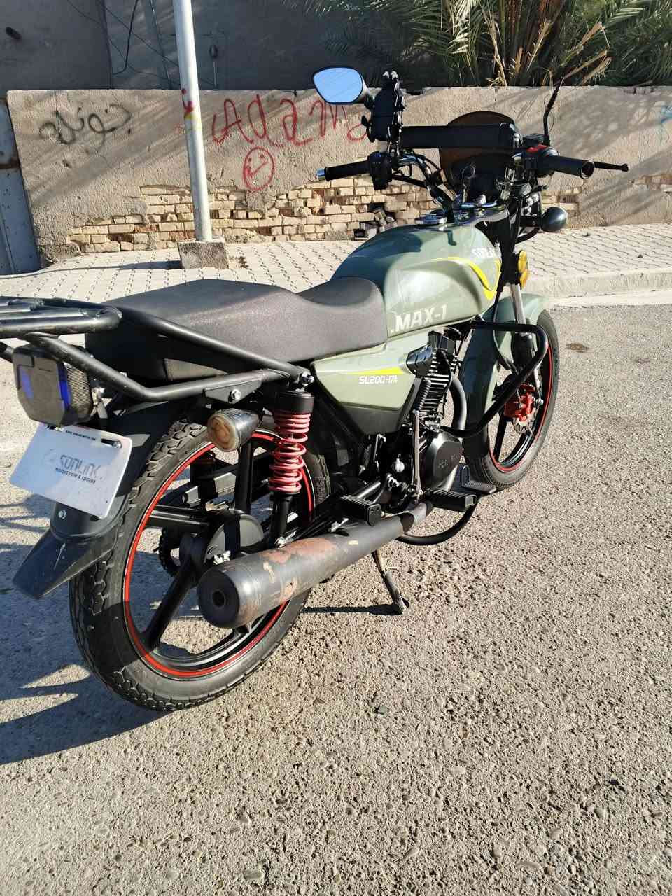 سلام عليكم شباب دراجه يرانيه سونك مديل جديد 25 محركه 200 سسي دراجه نضيفه كلشي شغال ماشيه 500 كيلو سعره 900 بيه مجال قليل اوراق سكنر  هاذه رقمي للتواصل *********** متواجد بس عل خط او اوتساب
