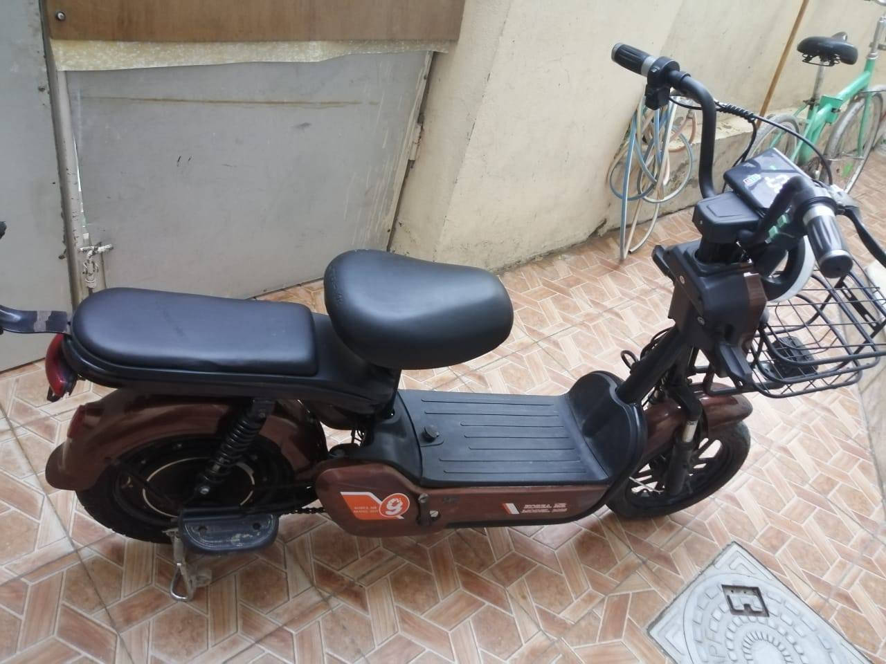 للبيع دراجه شحن سرعه 60 نضيفه جدا سعرها 200 بغداد الدوره للتصال ***********
