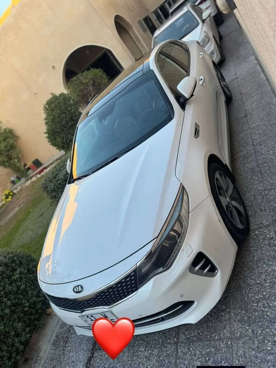 السلام عليكم
كيا اوبتما 2016 جيتي لاين خليجي 
فول مواصفات للاخير اعلى فئة......  1/1

المحرك: 2400 سي سي
الحالة: مكفولة من الصبغ والتبديل
السيارة بحالة ممتازة جداً 

المواصفات:
 • تشغيل بصمة 
 • فتحة بانوراما
 • شاشة نافيجيشن مع نظام Apple CarPlay
 • تحكم كامل من المقود (ستيرن) + ستيرن رياضي حرف D
 • 3 وضعيات قيادة
 • كراسي جلد كهربائية مع تدفئة وتبريد
 • خزن كراسي (ميموري)
 • كشنات لون ماروني
 • حساسات أمامية وخلفية
 • 4 كاميرات مع كاميرا خلفية دوّارة
 • رادار نقاط عمياء جانبي وخلفي
 • تدفئة في المقود
 • أضواء زينون بعدسة متحركة مع المقود
 • إضاءة LED نهارية/ليلية + ضوء خلفي LED
 • نظام صوت Harman Kardon مع 10 سماعات + مضخم أمامي وخلفي
 • 12 وسادة هوائية (Airbag)
 • زرار إضاءة (Fog Light)
 • ماسحات أوتوماتيكية عند المطر
 • هاند بريك بصمة + نظام Auto Hold
 • نظام تحديد المسار
 • مرايا جانبية كهربائية – قابلة للطي – مع تدفئة
 • صندوق ذكي يفتح عند الاقتراب
 • نظام تبريد مزدوج (ثلاجة قطعتين)
 • هوائي (أريل) طيّارة مع نافيجيشن
 • النوافذ الأمامية أوتوماتيكية
 • دبل كزوز (عادم مزدوج)
 رقم بغداد الجديد بإسمي 

مكاني بغداد / حي العامل

السعر :: خاص 

رقم صاحب السيارة 
***********
