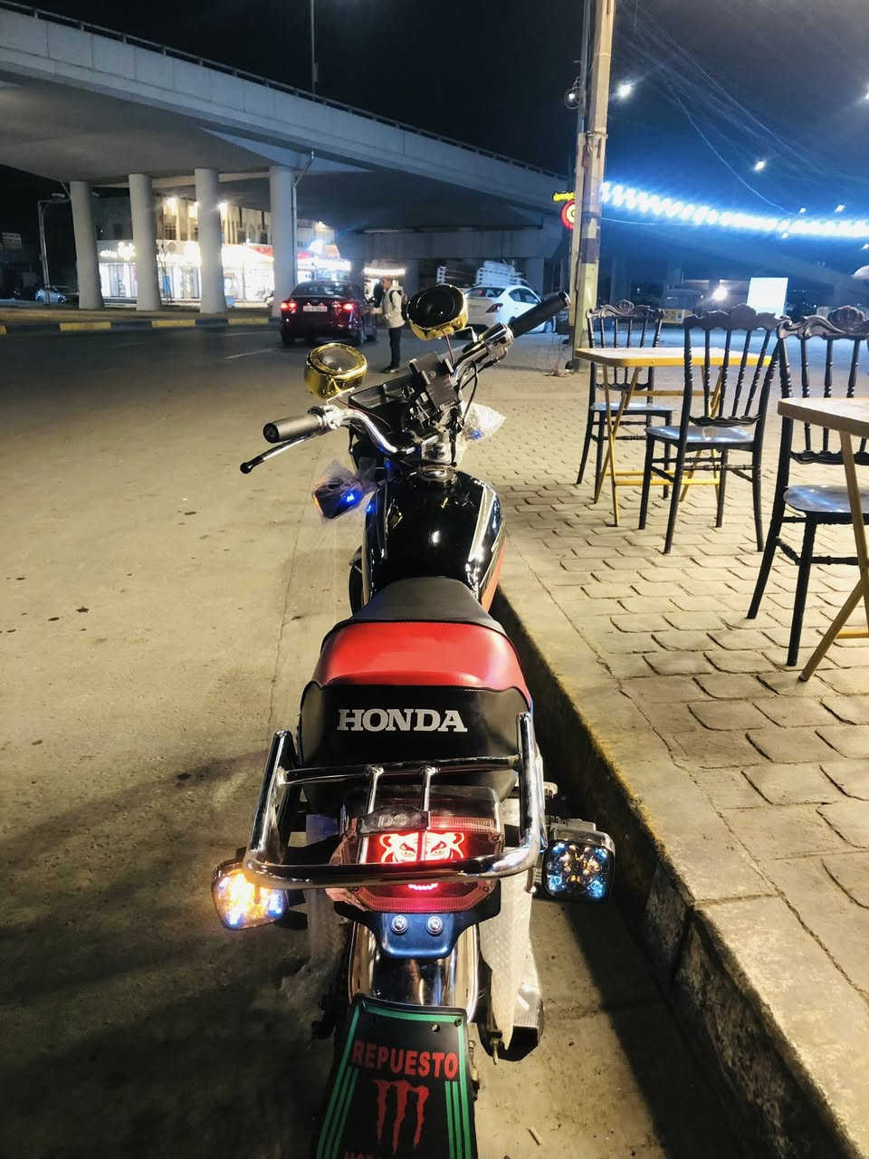 سلام وعليكم شباب دراجه للبيع مكاني بغداد كلشي شغال بيه بدون اوراق سعر400وبيه مجال الرقم ***********  ‏واستاب ￼￼￼
