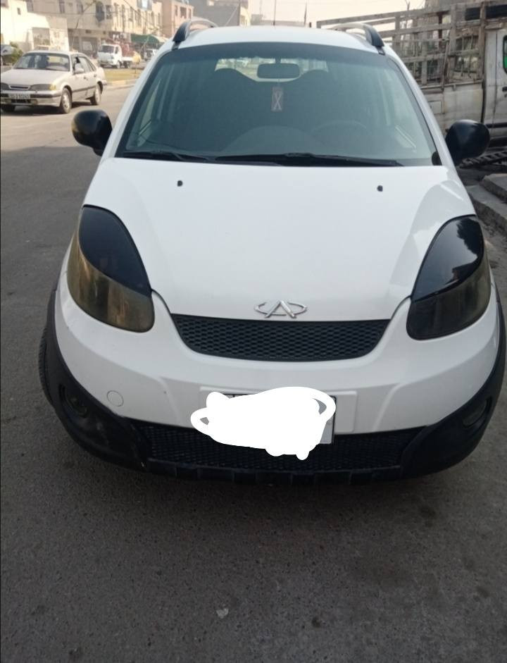 السلام عليكم عندي شيري اكس وان موديل 2014 مكفولة من البارد والصبغ سيارة بأسمي ماشية 64 رقم انكليزي بغداد مكاني بغداد والاتصال بالرقم *********** وبي واتساب
