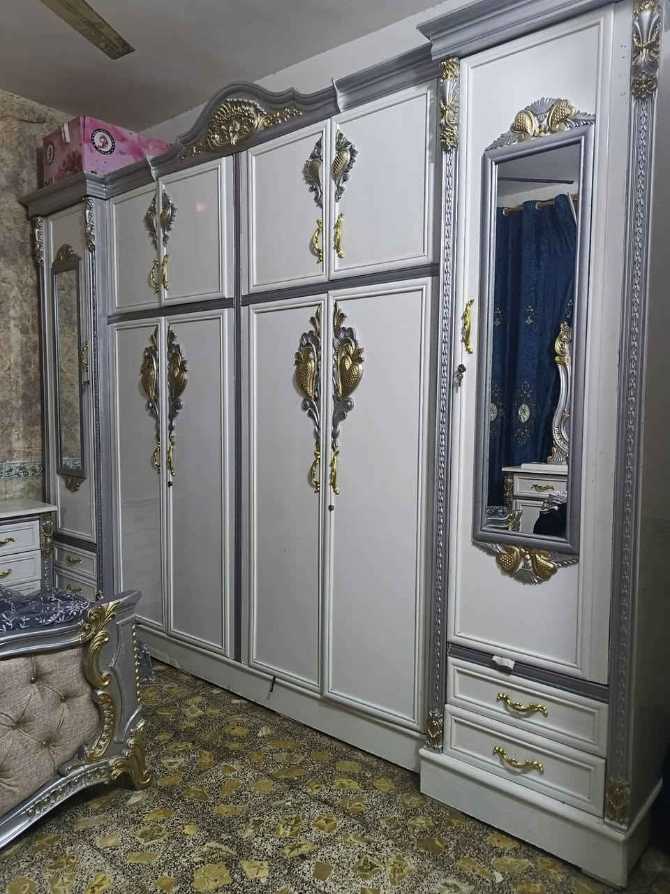 السلام عليكم عندي هاي الغرفه مستخدمه سنه ونص صاج عراقي تصميم تركي ماخذتهه ٣ و١٠٠ رايدتها مليون ونص ومستعجله ع البيعه مالتها الي يحب يستفسر يتصل ع هاذا الرقم ***********
