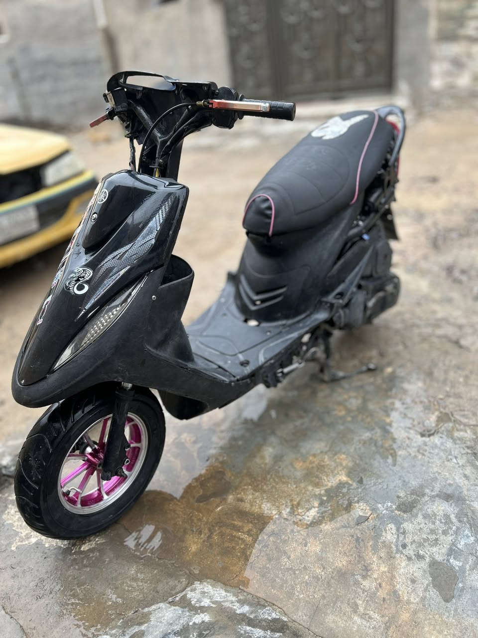 ماكس مال لعب مكينه 55اليون بدلت دهن السحك 
دراجه كامله نقصها باتري لو كتف ما اعرف 
بيها وياله كرزي وستيل
بيها قبق عمبار توبو ستيل
بيها قبق مال رقم شاصي RGSكرزي
بيها قبق فلاوين RGSكرزي
بيها قاعده رقم ستيل
بيها يدات KOSOكرزي
بيها بك لايت وردي 
تلبيسه كشن وردي
دراجه كلها مزوده وردي 
رايدها ب٥٠٠واتساهل للشراي🩵
متواجد واتساب ***********
