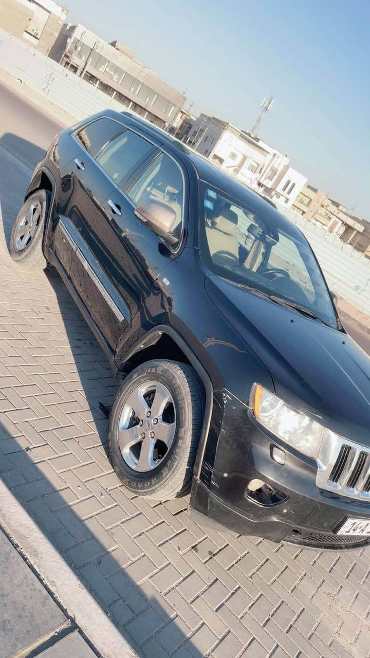 السلام عليكم..
جيب شيروكي لمتد 2013 وارد خليجي فول مواصفات سلايد كشنات كهربائي  اللون بيجي .. 
سيارة جاهزة من كلشي كفالة من صبغ و الحادث..
السيارة باسمي هزة وتحويل جديد السعر 175$
التواصل على الرقم *********** غير متواجد 
في الفيس... البصرة, العراق

