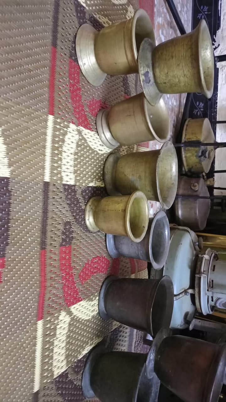 للبيع ها ونات نحاس الاحجام من 15 لل11 متعدد بيهم 12 و13 ازغر شي 11 هاونات فقط بلا يدات المجموع 9 قطع  السعر 225 الكل ***********
