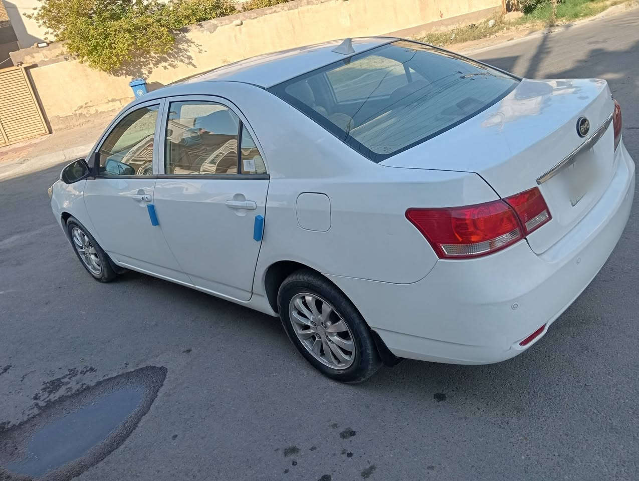 ،بي واي دي (جي3) موديل ١٣ بلاديه كلها،  قطرة سمكرة مابيها، مكينه وكير  وحدادية خير من الله، تبريد كورلا ثلج، كامل مواصفات، السعر  52 ، مصفرة من الاقساط والغرامات ، مكاني بغداد ..
موبايل/ ***********
