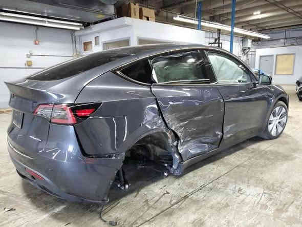 اعلان مزاد : بيع مزاد
✳️ نوع السيارة : 2024 Tesla MODEL Y
الموديل :-2024 
نوع الوقود :- (Electric)
سعة المحرك :Electric - كهرباء 
السعر : $9,600 بيع مباشر مطروح في امريكا
المسافة المقطوعه : 2 456
تاريخ المزاد :- 2025/12/16
الضرر :ـ كما موضح في الصور
—————————————
* ملاحظة : جميع سيارات الهايبرد او الكهرباء تكون معفية من الكمرك ويكون الرقم على الدولة .
—————————————
 ✅ بالإمكان ادخال السيارات بكتاب الشهداء👍🏼
 ✅ بالإمكان ادخال السيارة بكتاب الضباط المتقاعدين 
أو كتاب شهداء 
—————————————
✳️ الشراء من جميع الولايات الأمريكية
✳️ خط شحن على افضل شركات الشحن وأسرعها 
✳️ تأمين شامل للسيارة 
✳️ كار فاكس مجاني 🆓 
✳️ سستم وتطبيق تتبع للزبون لمتابعة سيارته اول بأول 
✳️ افضل أسعار الشحن وأنسبها 
 ✳️ تخليص جمركي متكامل للسيارات وإيصالها إلى جميع محافظات العراق 
—————————————
العنوان :- الأنبار- الحبانيه - قرب جسر الصديقيه
📞رقم الهاتف : ***********
📞رقم الهاتف : ***********
