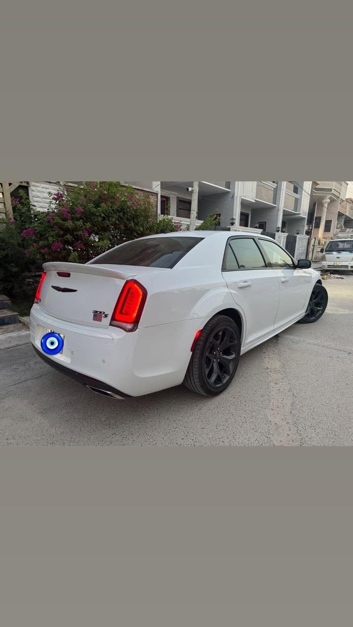 كلايسلر300 c
كفاله عامه من الضربه والبارد والتبديل 
بغداد بأسمي تحويل ثاني يوم
2022
فوول مواصفات
وكاله هارلم 
رادار امامية
***********
36800 $
