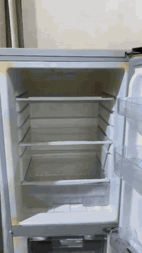 للبيع ثلاجه نضيفه شرط الشغل وجمد ثلج 07826231108 السعر 200