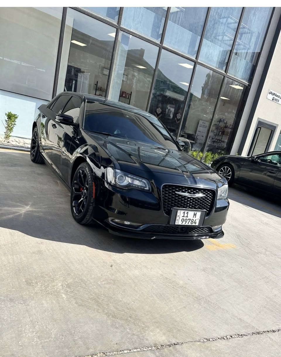 كرايسلر 2021 خليجي ماشية 93 كيلو 
السعر 310
المواصفات : السيارة فول 1/1
* بانوراما .
* رادار مع مانع تصادم .
* نقطة عمياء .
* حساسات امامية.
* مصابيح امامية زنون مع LED .
* ويل قياس 20 أنج .
* حساسات خلفية .
* بردة خلفية كهربائية .
* شاشه كبيرة مع نظام ملاحة نفكيشن GPS .
* سستم صوت الپاين مع سماعات بريميوم .
* مقصورة الركاب من الجلد الفاخر.
* مقاعد أمامية كهربائية عدد 2 .
* ذاكرة لحفظ وضعيات الجلوس (ميموري) .
* مقاعد أمامية تبريد وتدفئة .
* مقاعد خلفية تدفئة .
* تشغيل عن بعد .
* ستيرن كهربائي .
* تدفئة ستيرن .
* محدد سرعة .
* تلفون بلوتوث .
* كاميرا خلفية .
* مرايا متحسسة للاضاءة العالية .
* كير شفتر بالستيرن .
* دخول ذكي (بصمة) .
* حاضنة اكواب تدفئة تبريد
بيها بيبان اثنين بارد 
مكان السيارة نجف 
***********
