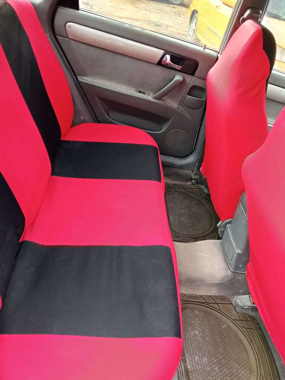 فورنزه 2008 رقم بغداد باسمي  جاهزه من كلشي كبل للشارع نضيفه كير مكينه خير من الله باتري جديد تخم تاير صدر امامي خلفي بس صفحه السايق مرشوشه اثر شخوط  بس عندي وحده من الدوسات مبينه بصوره مكان بغداد السعر 58 
***********
