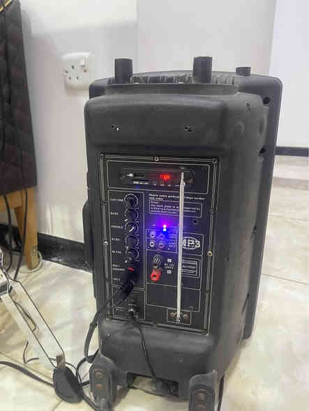 سبيكر للبيع نظيف ارتفاعه 54 والعرض 34 مع ام بي ثري وراديو مع يو اس بي السعر 55 الف بي مجال بسيط العنوان الاعظمية خلف مطعم قاسم ابو الكص للاتصال على الرقم ( *********** )  ابو حسام مع جزيل الشكر بغداد
