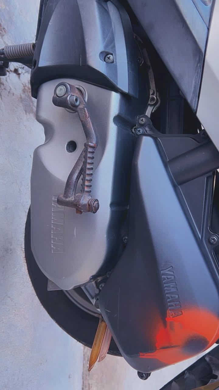 سلام عليكم دراجة ابريز للبيع الون سلفرسرعة 140 دراجة رمبه  صارلها شهر من نازله كلش نضيفة امانت الله برغي واحد ممفتوح. بيها الي يريد يجيب فيتر ويا ويفحص عنواني بغداد حرية شارع 30 حي السلام يم الملعب السعر 1100 وبيها مجال للطيبن الي.يحب يتصل هاذا رقمي ***********. دراجة كلها ختم واحد
