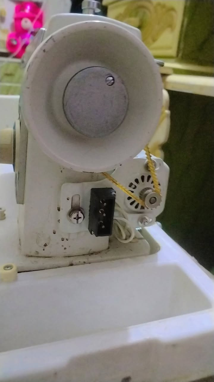 مكينه خياطه للبيع ياباني سعره مناسب ١٧٥ وبيه مجال للاتصال على الرقم *********** عنواني حي العسكري الفنانين
