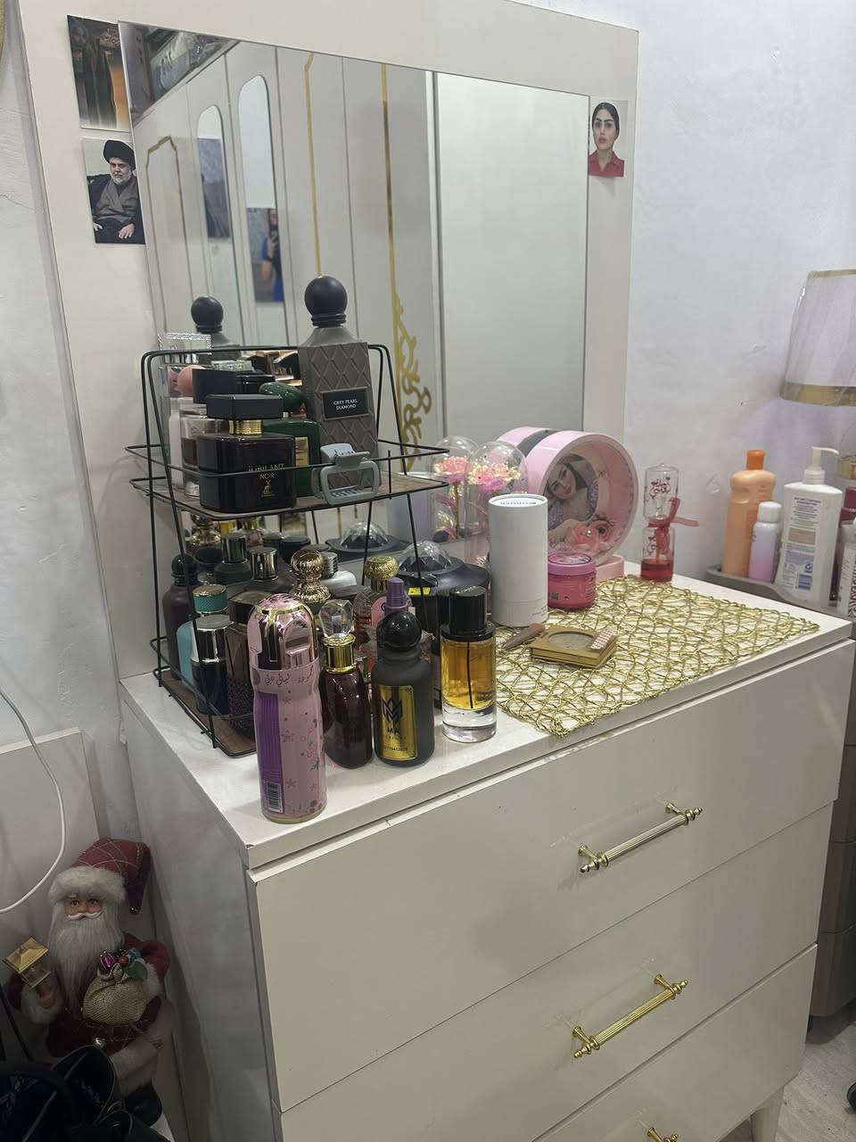 غرفه نوم تركيه اريدهه 350جديده بيهه ضرر خشبه مال جربايه مكسوره مكاني بغداد منصور ***********وهذه كرسي ملكي أريده 100
