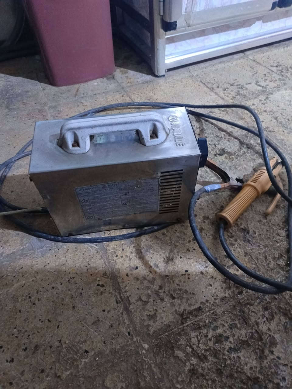 السلام عليكم اخوان مكينه هيه وكيبلاتهه اصليه نضيفه كلش السعر 50 ***********
