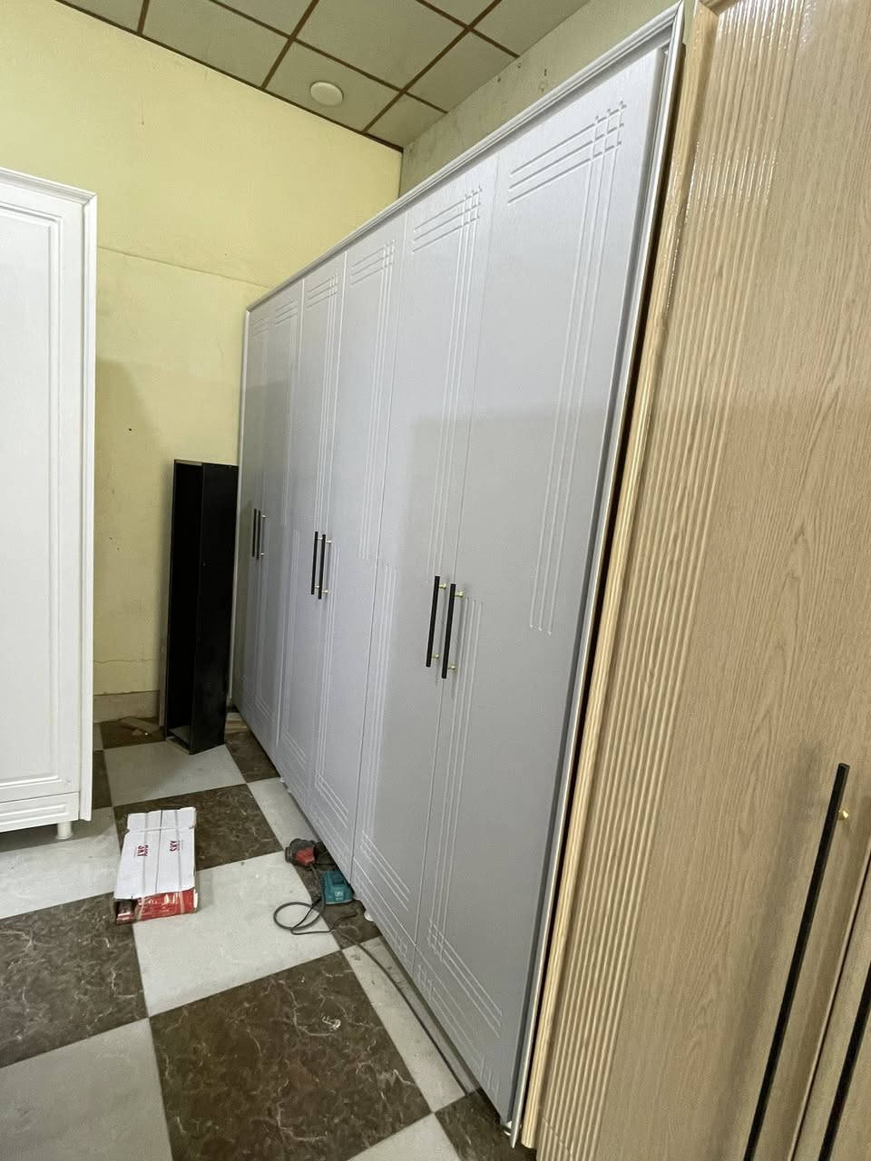 نرخ تةنهاا(٣٨٥ هةزار قفل )

معرز بالام بريس قياس ٢ مترو٨٠
قولي ناو تاك ٧٠
بةرزيي ٢ مترو ٣٥

عةدةتيكي كةم بةردةسة

ناونيشان كةلار مةزادة كونةكة پشت قوتابخانةي لةيلا قاسم 
دارتاشخانة ريبين

***********
