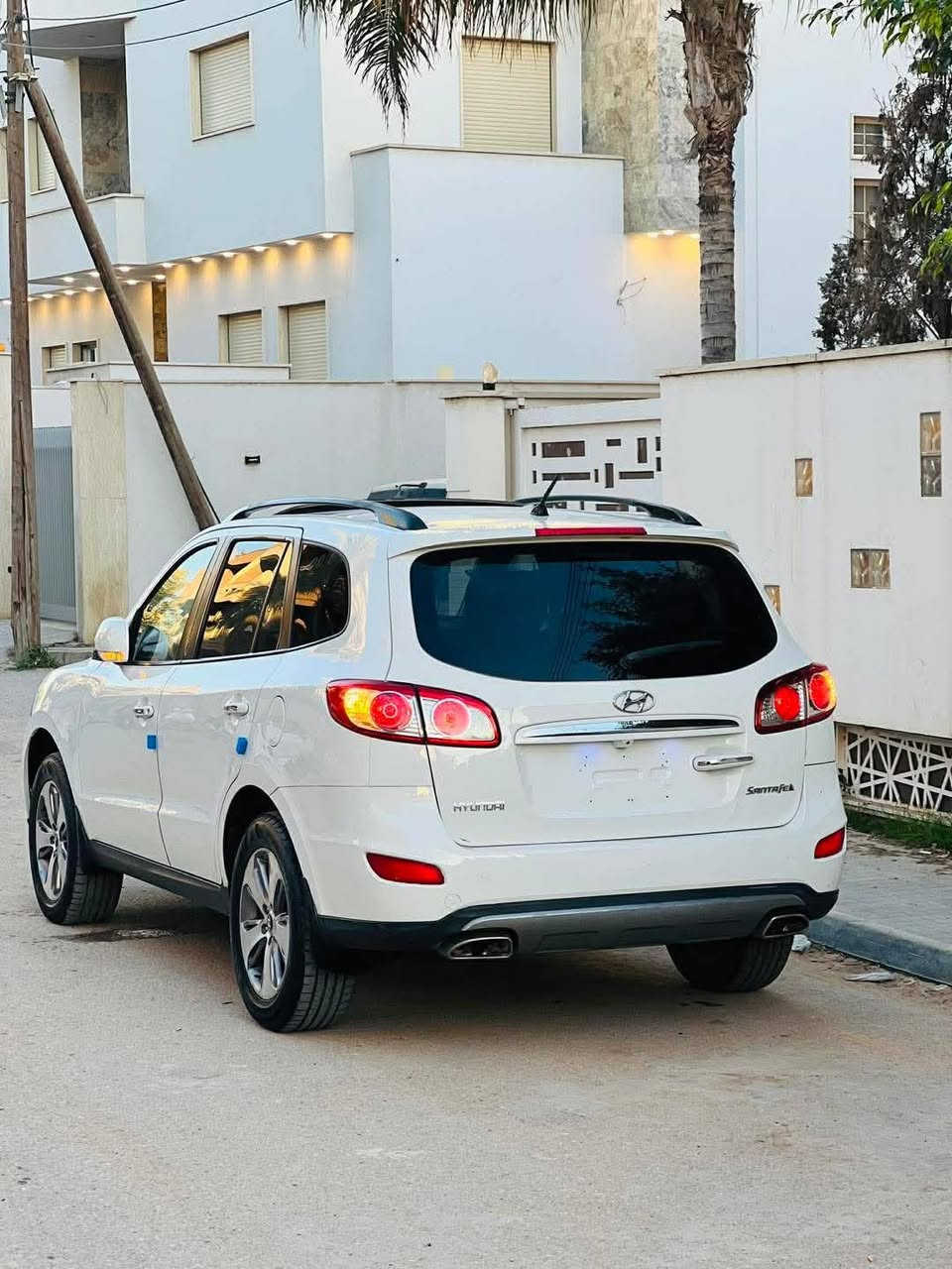 هونداي سنتافي 
للاستفسار الاتصال على الرقم ***********
موديل 2012
زواق الدار 
ماشيه 150 الف 
فل رقم واحد
محرك 24 العادي 
تلاته صفات 
سيارة الوكيل
