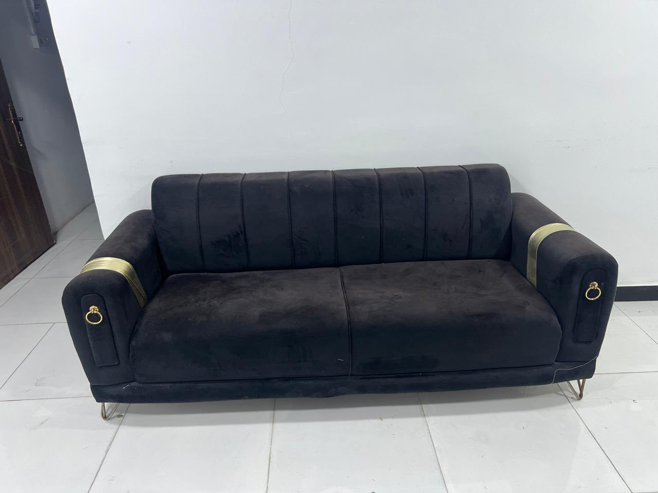 قنفات ٥ قطع 
3كبار وكراسي 2 بدون اي ضرر 
سعرهن 250 مجال قليل 
المكان البصرة نظران توصيل موجود 
***********
