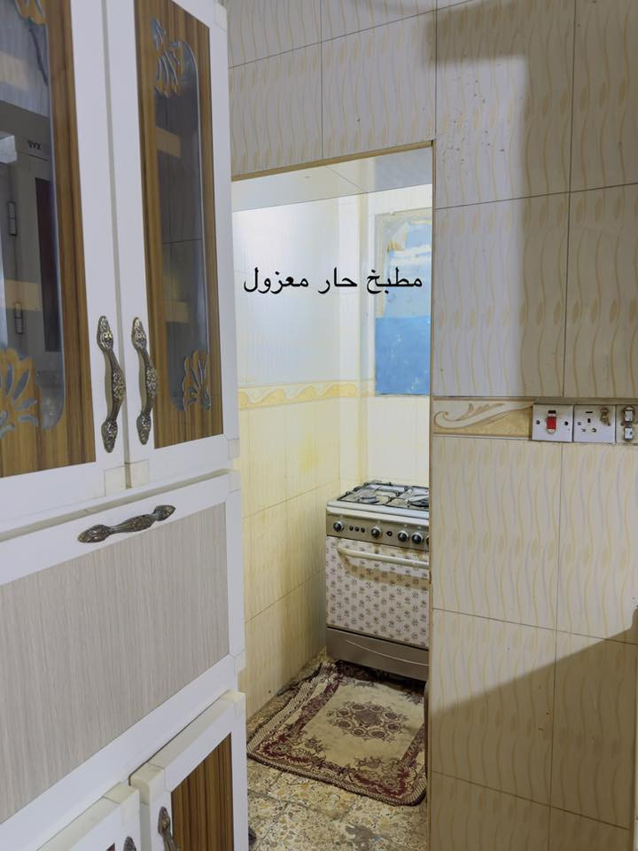 بيت للبيع في حي الوفاء قرب مجسرات الزهراء خلف الشارع الخدمي
يتكون من طابقين 

🔹 الطابق الأول:

* غرفة
* صالة
* استقبال
* مطبخ
* حمام داخلي وحمام خارجي

🔹 الطابق الثاني:

* غرفتين
* صالة
* حمام

موقع ممتاز قريب من الخدمات والأسواق، ومنطقة هادئة وسكنية مرغوبة.
السعر 125 وبي مجال 
للاستفسار ***********

