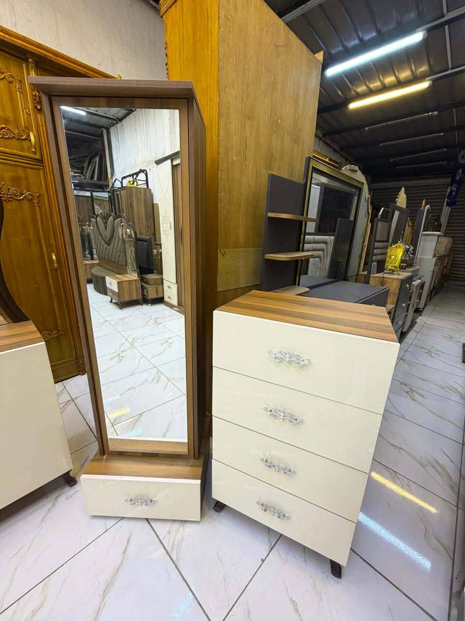 غرفة نوم مستخدمة نضافة 90‎%‎
شغل ثقيل
كوالتي عالي 
لون مميز 
عدد القطع 9
ضهر بلوك 
سعرها 900/800
شد و نقل داخل بغداد مجاني


**إذا كنت صاحب هذا الإعلان وتريد حذفه لأي سبب، رجاءا أرسل رسالة إلى الدعم الفني**