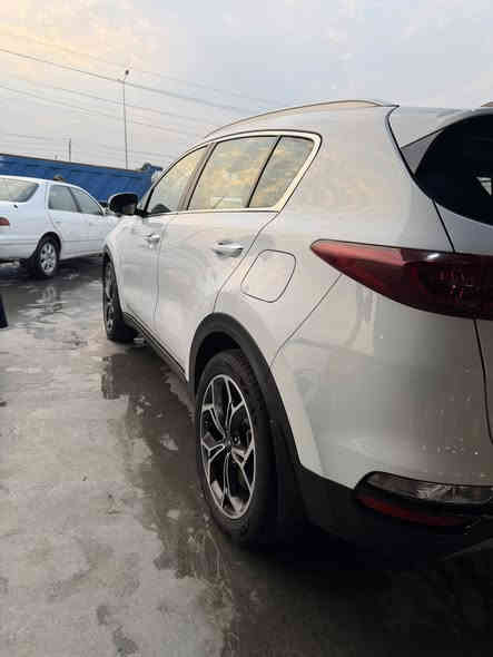 كيا سبورتج 2021 GT جيتي لاين ماشيه 112 الف
بس السياره استخدام بيت نظيفه كلش تجي وتشوف 
بيها اصبعين بارد كلش بسيطات 
  رقم بغداد باسمي 
‏‎المواصفات فول  1/1 اعلئ فئه
بانوراما 
منضومة زنون بلاد
‏‎نوع DOHC 
‏‎مرتبط بكير بوكس6نمر
‏‎
تشغيل عن بعد 
كراسي كهرباء
شاحن واير ليس 
تبريد بيانو
جنطه كهرباء 
نضام ترحيب بل يدات 
ترحيب عن قرب
‏‎كاميرا 
شاشة 
‏‎نظام نزول المنحدرات
‏‎تبريدامامي +قطعة تهوية خلفية
‏‎داخل جلد حمصي
 كروم حجم 19كونتكتل
‏‎مرايا جانبية متحركة مع اضائة فلشر 
‏‎نظام ⚠️ تحذير الرجوع الى الخلف حساسات
‏‎نظام ⚠️ التقدم الى الامام حساسات
‏‎مدخل USB ipod
‏‎مخرج الطاقة عدد3
‏Ledنهاري
‏‎دوس كروم 
‏‎زينة السيارة من الصدامات الامامية و الخلفية كروم 
‏‎نظام وحدات السلامة متكامل
‏‎⭐️ايرباكات عدد8
‏ABS⭐️
‏‎⭐️نظام ايزو فكس
‏‎سنتر لوك⭐️
‏‎⭐️انذاراحزمة الامان
‏‎تحكم المقود متعدد الاستخدامات
‏‎اوتو ميديا
‏‎بلوتوث
‏‎كروزسرعة
‏‎ڤاليوم اضائة دشبول
‏‎اوضاع القيادة 
‏ECO
‏SPORT
‏COMFOR
للاستفسار   ***********
