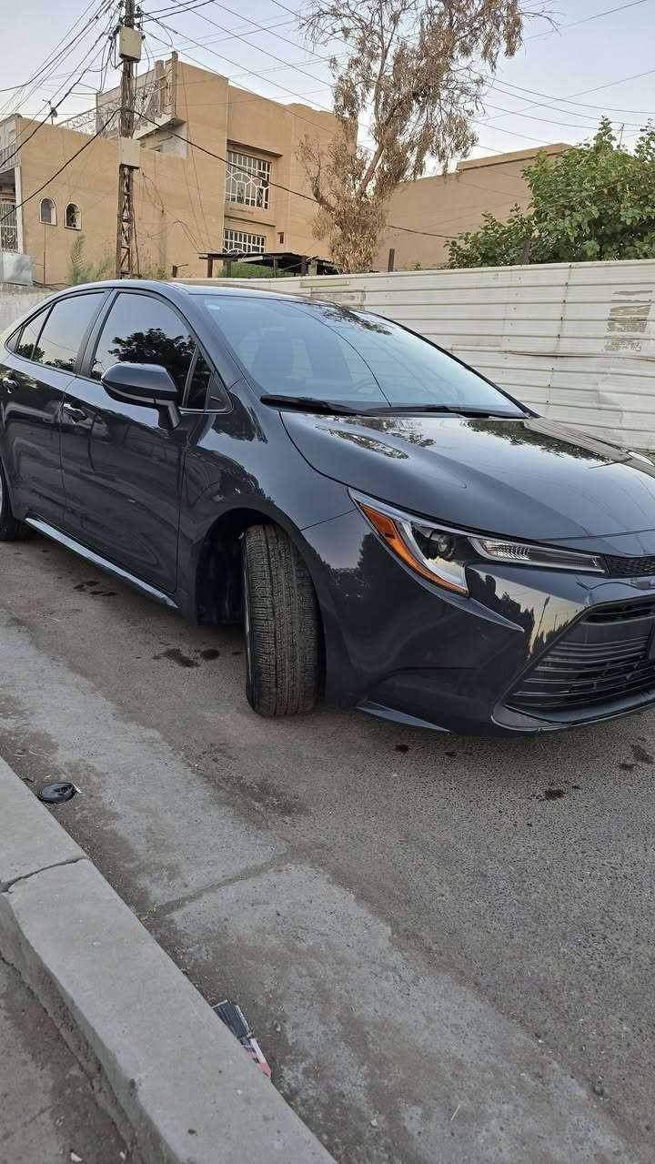 سلام عليكم كورله ٢٤وارد دخول جديد مدفوع كمرك وكامله مواصفات ياباني اصلي بصمه رادارات حادثه موضح بصور تبديل دعاميه والجاملغ بارد دعديل بلحوض والشاصي قليل فقط بدون رقم سعره ١٤٠وبيه مجال للطيبين مكانهه بغداد ***********
