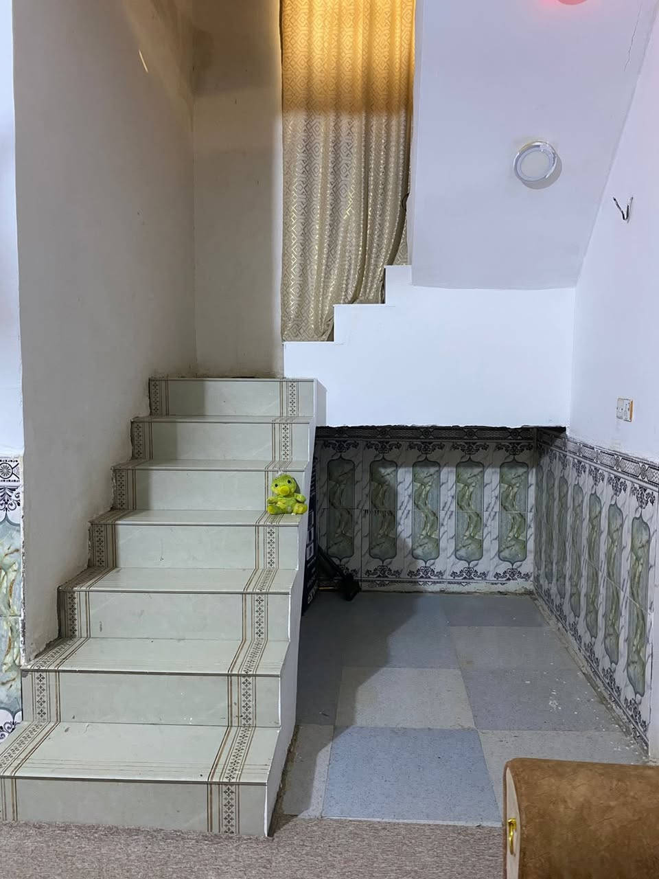 سلام عليكم بيت زراعي للبيع سديناويه شارع مثلجات الملاك كافه الخدمات المساحه ١٠٠م ماء مجاري كهرباء نت ضوئي مدارس ثنين +مركز صحي (مستوصف)بيت مرتب وجاهز لسكن غرفه وصاله ودينوانيه وصحيات ومطبخ ومناور صطح شتايكر الشارع١٢م 
اتصال فقط ***********
