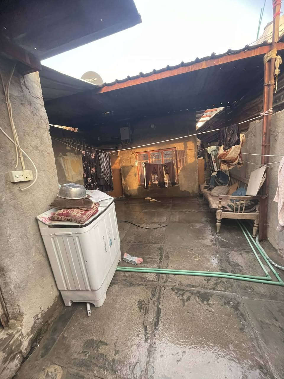 دار للبيع مثل ما موضح بالصور. بالزعفرانيه شارع المعهد 25 م وبي مجال بسيط تجاوز بدون ازاله + مجاري ومي وكهرباء كامل كلشي


**إذا كنت صاحب هذا الإعلان وتريد حذفه لأي سبب، رجاءا أرسل رسالة إلى الدعم الفني**