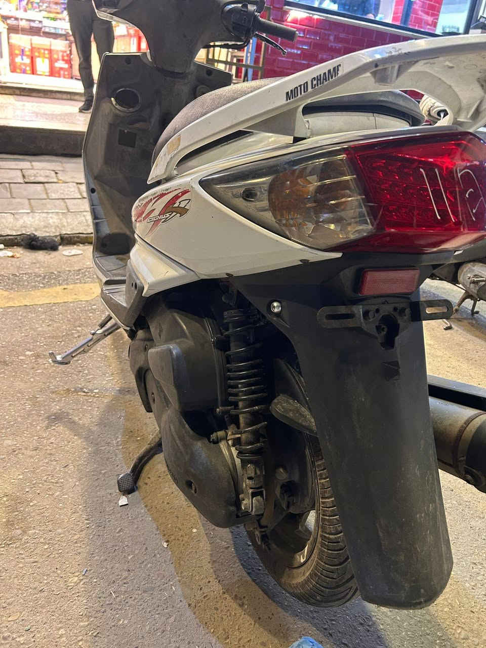 السلام عليكم دراجه سكنس فحل نوزل دراجه نضيفه امانه الله مكفوله مكينه وكفرات استخدام شخصي مكان حي اور السعر 950 وبيها مجال حگ الجيه .***********
