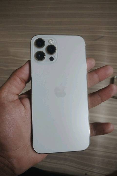 السلام علیکم ايفون 12بروماکس ذهبی شرق اوسط جهاز ۶ وضع البلاد مامفتوح ولا مصلح ذاکره 256 شرط اوسط بطاريه 76 السعر 500وبی مجال العنوان البصره العشار 