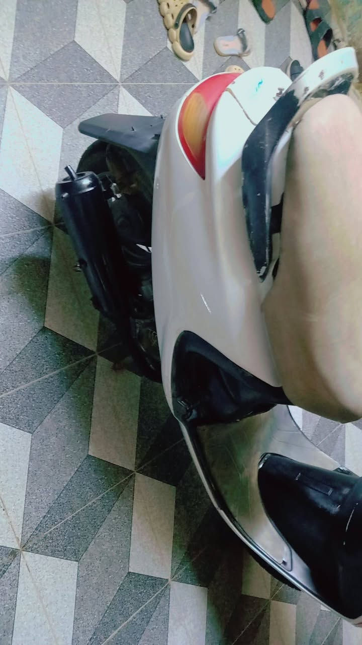 من رخصت الدمن المحترام دراجه لبيع خير من الله دراجه ماناقصه شي محركه مامفتوح سعر 400وبه مجال لي حب يتصل ***********@

